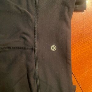 Black Lulu Capris leggings size 6-8